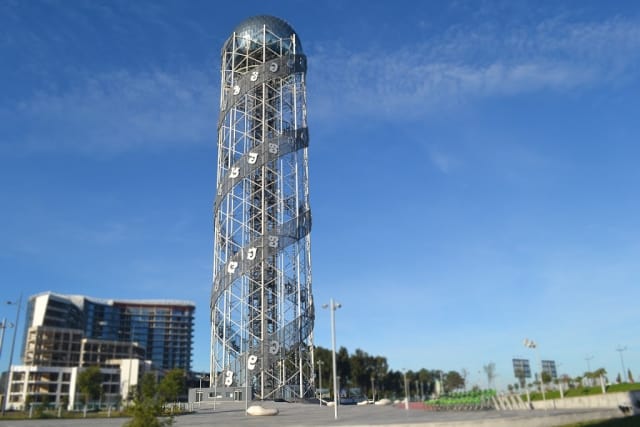 باتومي برج الحروف رمز السياحة في جورجيا
